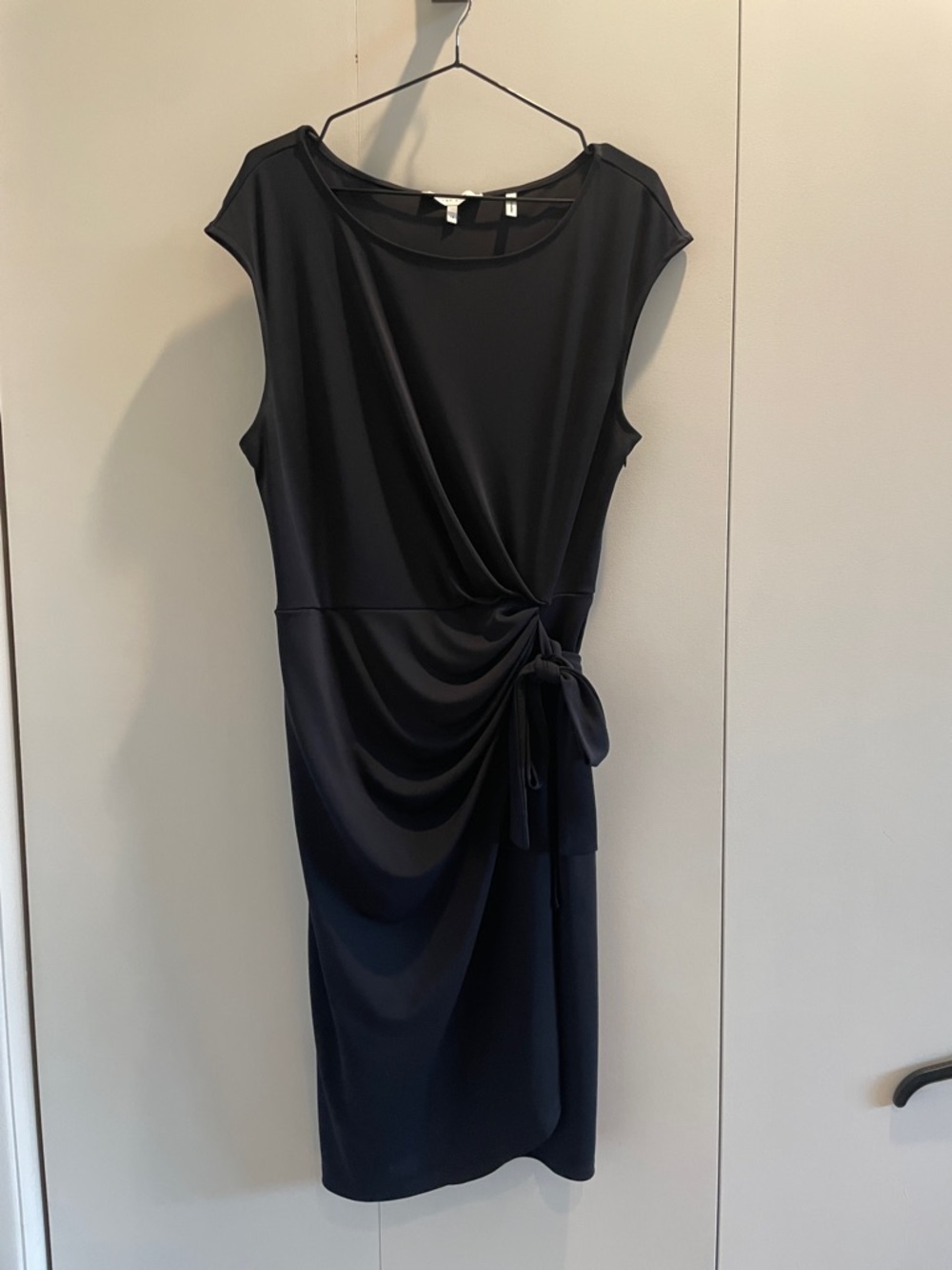 Lark & Ro Black Cap-Sleeve Midi Dress with Side Tie